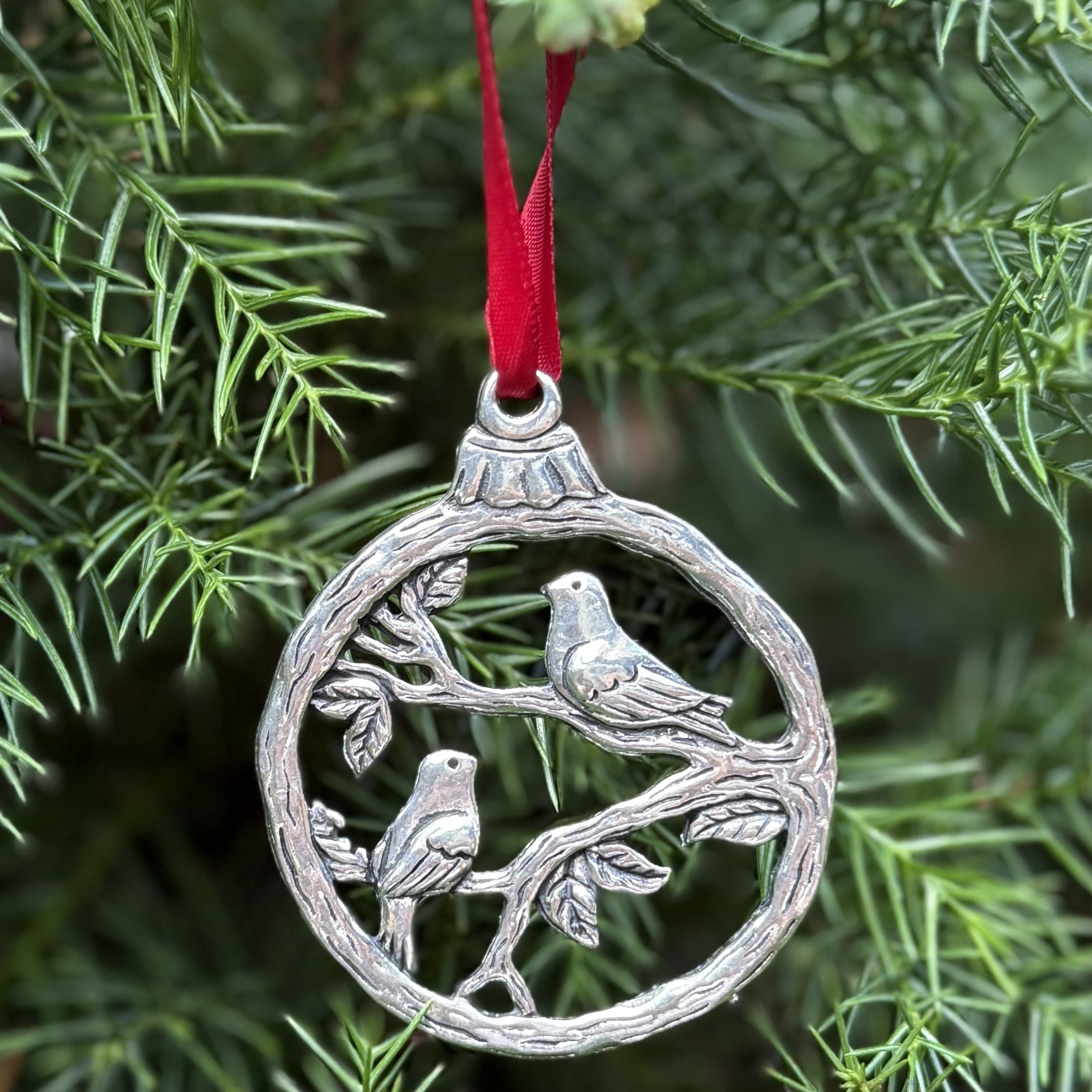 two turtle doves in this handcrafted pewter ornament