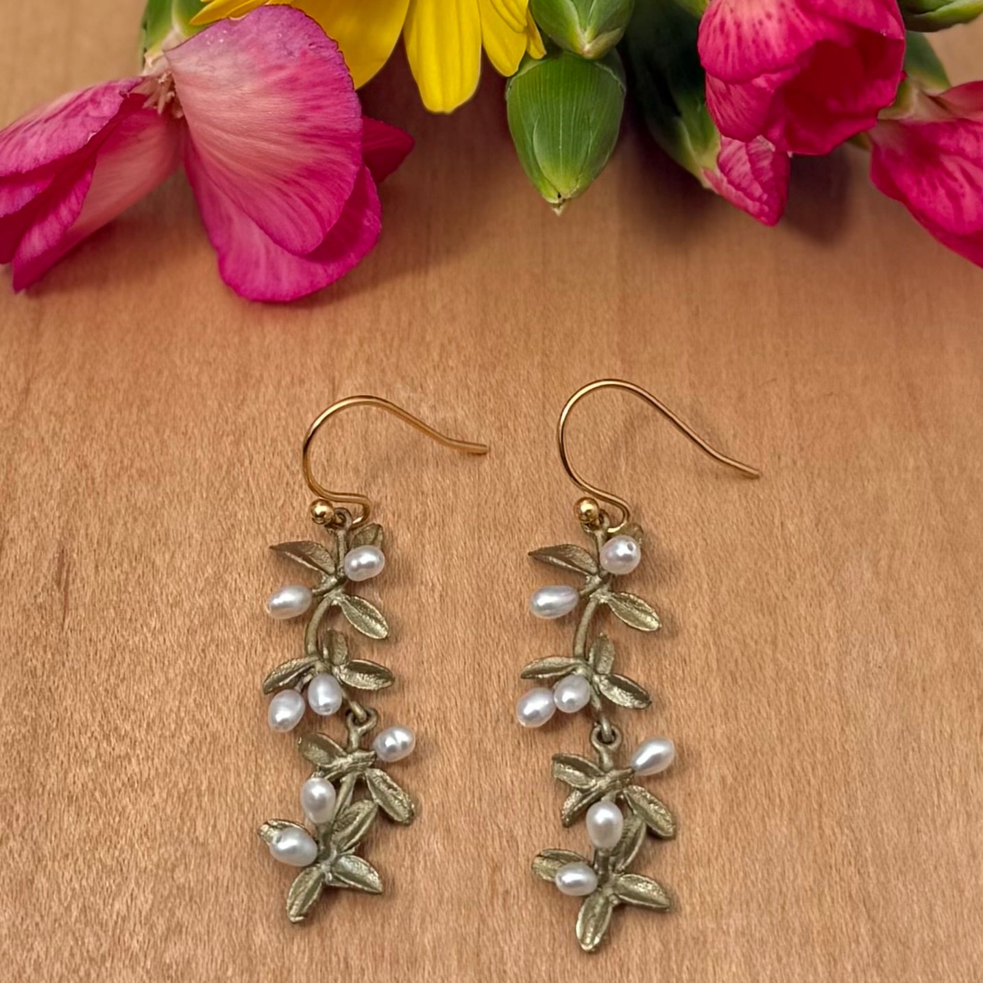 Pair of flowering thyme earrings with freshwater pearls 