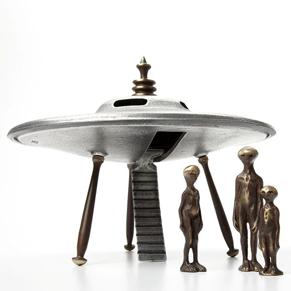 Flying Saucer & Alien Family
