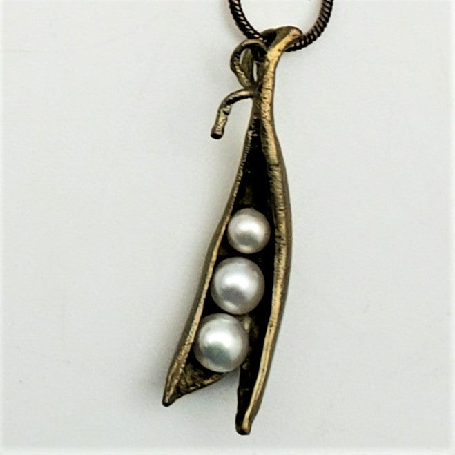 STERLING SILVER TWO PEAS IN A POD NECKLACE WITH CULTURED FRESHWATER PEARLS